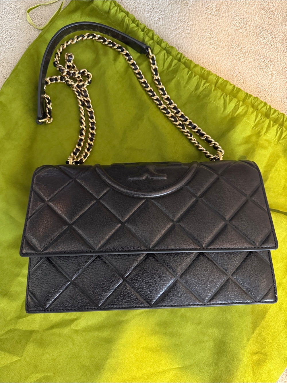 Tory Burch Black Fleming Quilted Leather Chain Shoulder Bag with Gold Chain - Picture 2 of 3